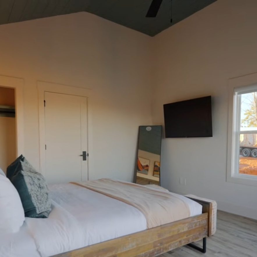 BedroomTVInstallation