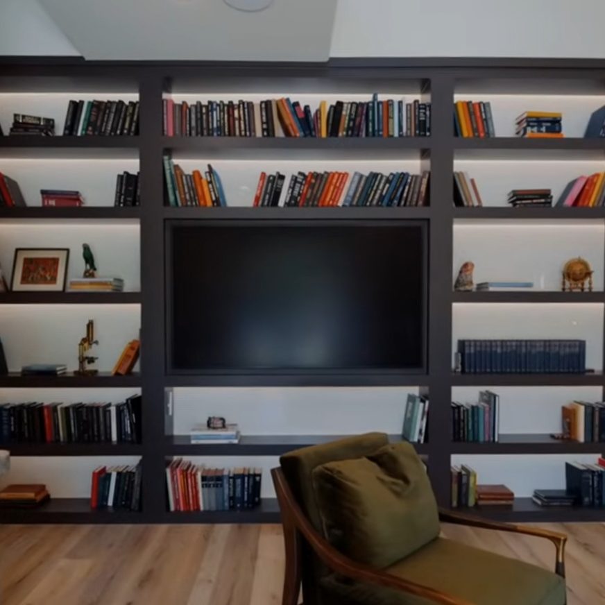 TvHomeOfficeBookshelf