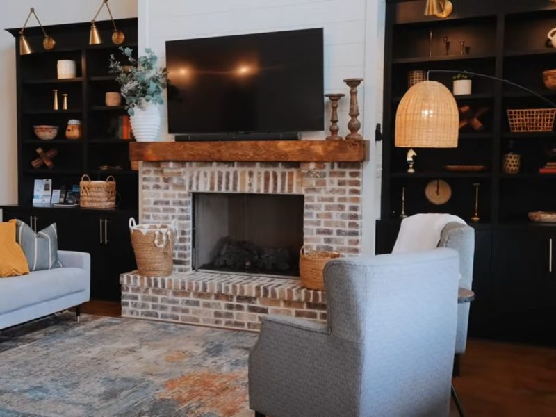 TvMountedOn-ShiplapFireplace